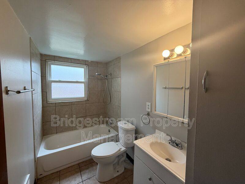 Apartment for rent at 211 N Cherrywood Ave #2, Dayton, OH 45403