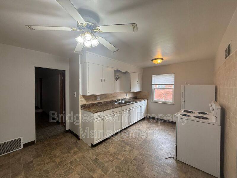 Apartment for rent at 211 N Cherrywood Ave #2, Dayton, OH 45403