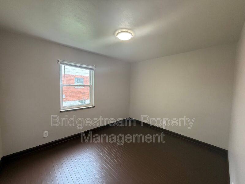 Apartment for rent at 211 N Cherrywood Ave #2, Dayton, OH 45403