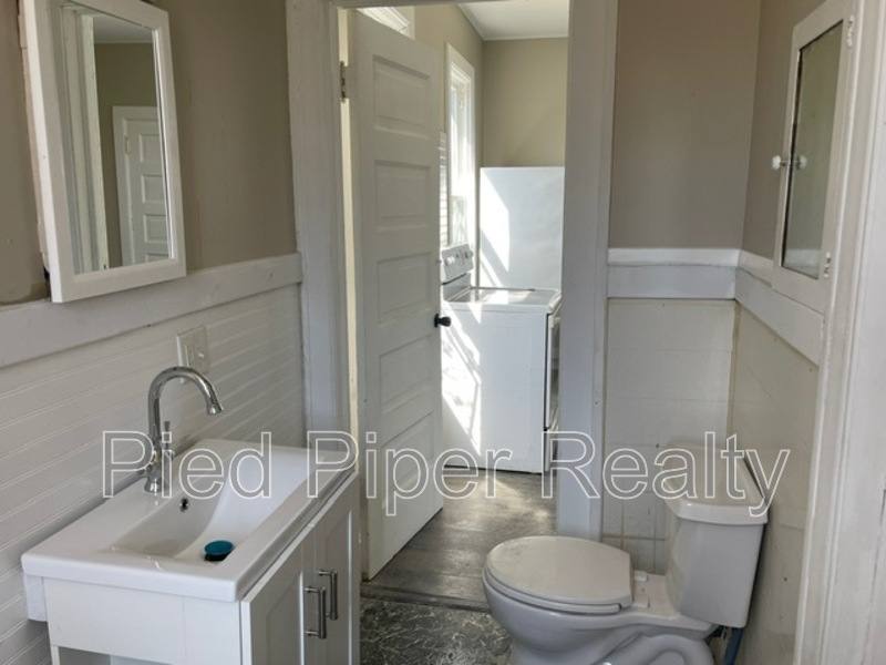 Apartment for rent at 434 1 2 S State Ave, Freeport, IL 61032
