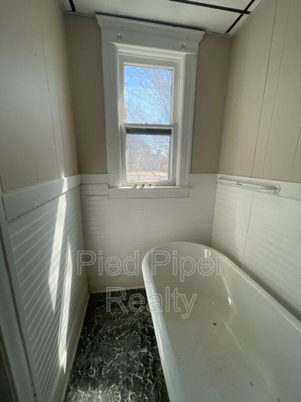 Apartment for rent at 434 1 2 S State Ave, Freeport, IL 61032