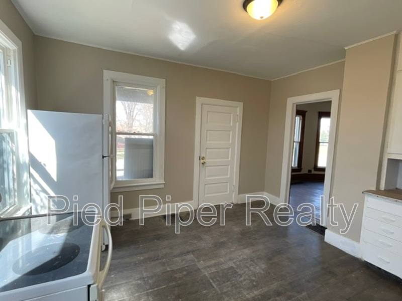 Apartment for rent at 434 1 2 S State Ave, Freeport, IL 61032