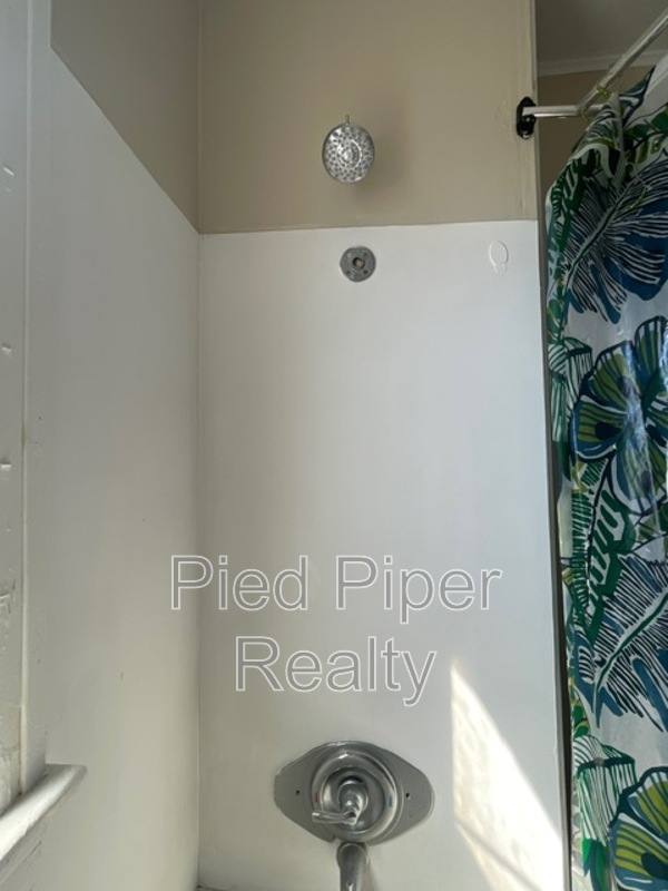 Apartment for rent at 434 1 2 S State Ave, Freeport, IL 61032