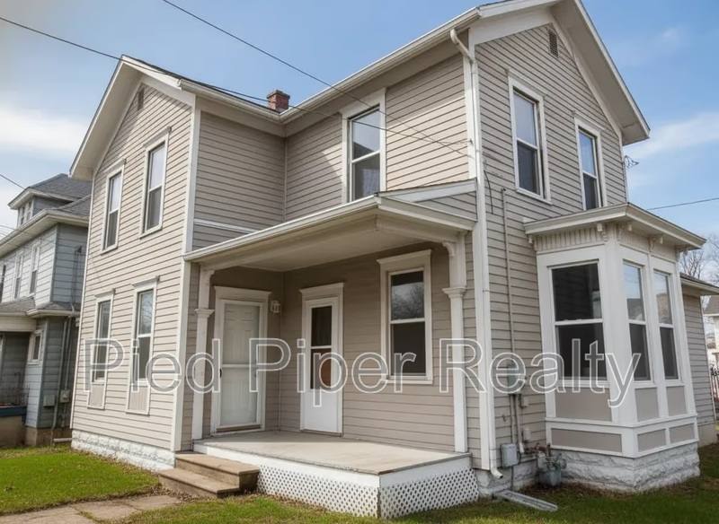 Apartment for rent at 434 1 2 S State Ave, Freeport, IL 61032