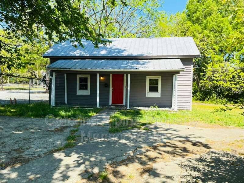 House for rent at 318 Cemetery Dr, Monroe, NC 28112