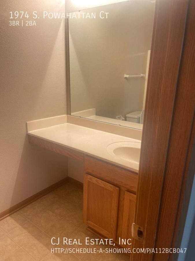 Townhouse for rent at 1974 S Powahattan Court, Independence, MO 64057