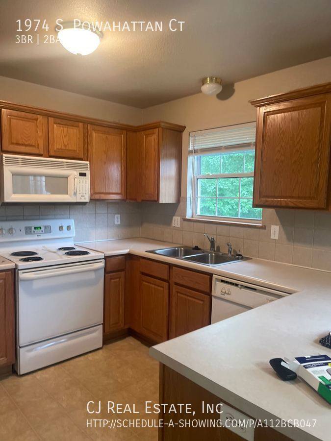 Townhouse for rent at 1974 S Powahattan Court, Independence, MO 64057