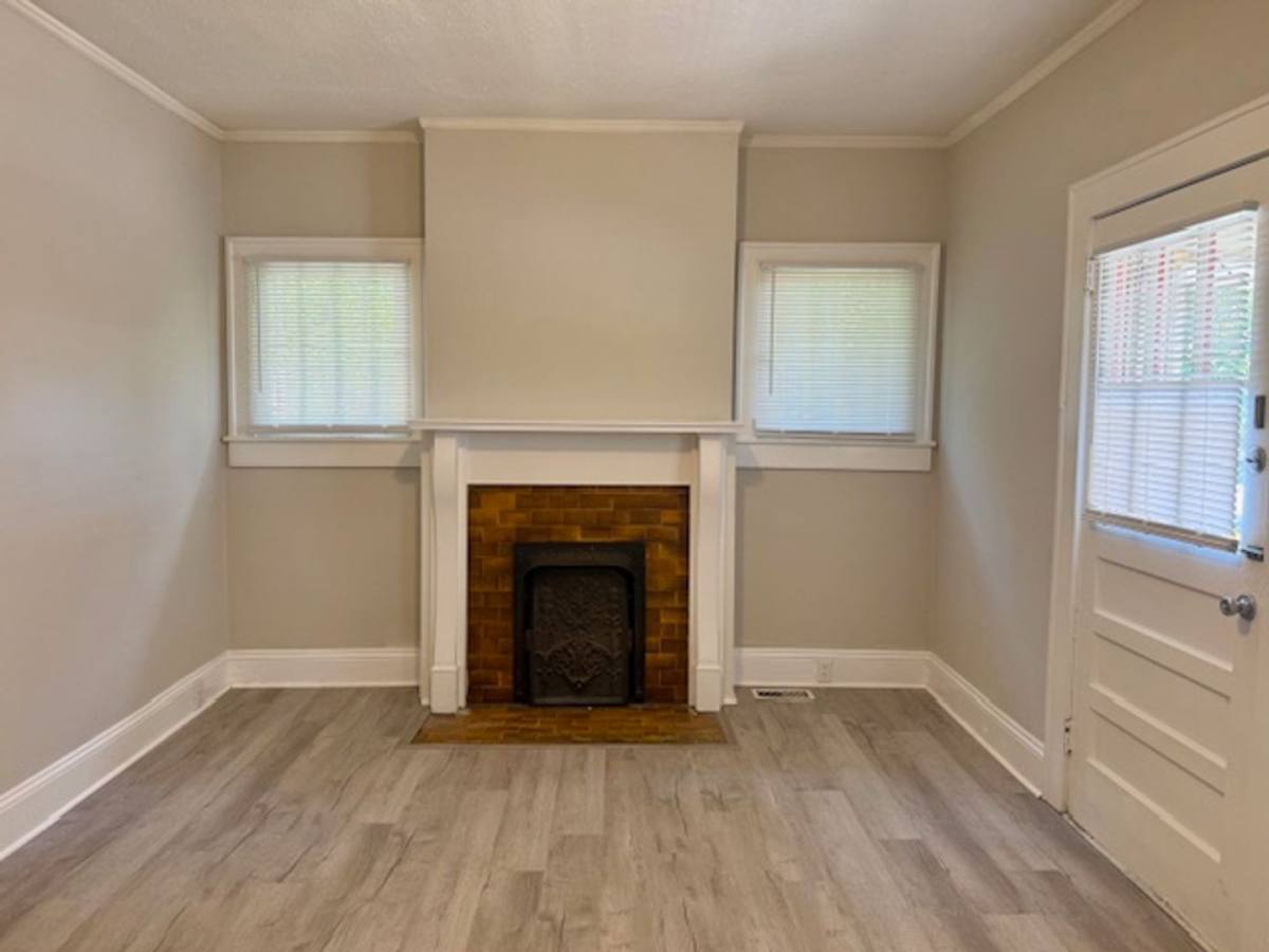 Apartment for rent at 939 941 S Church St, Burlington, NC 27215