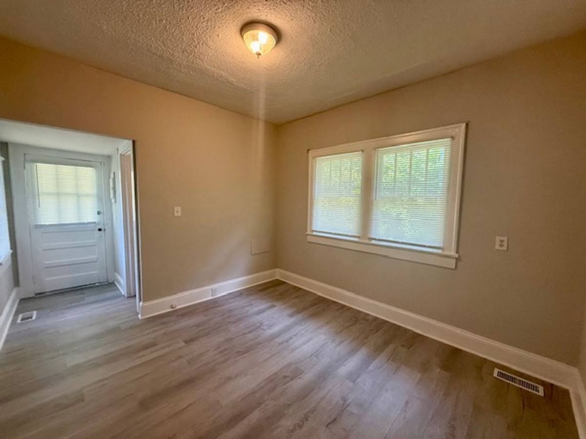 Apartment for rent at 939 941 S Church St, Burlington, NC 27215