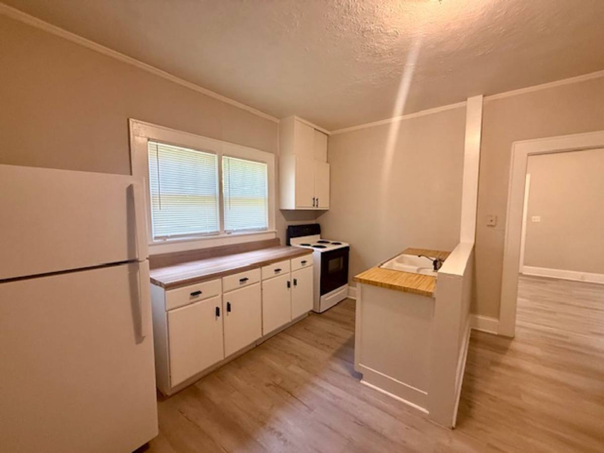 Apartment for rent at 939 941 S Church St, Burlington, NC 27215