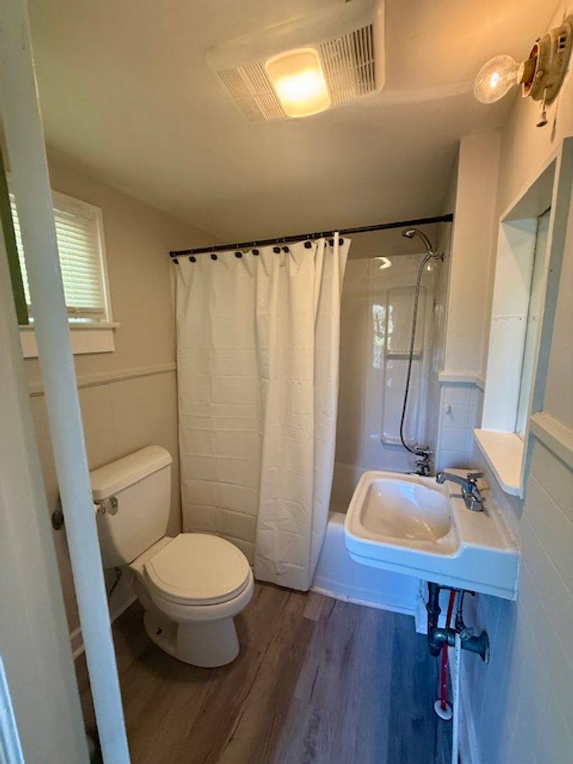 Apartment for rent at 939 941 S Church St, Burlington, NC 27215