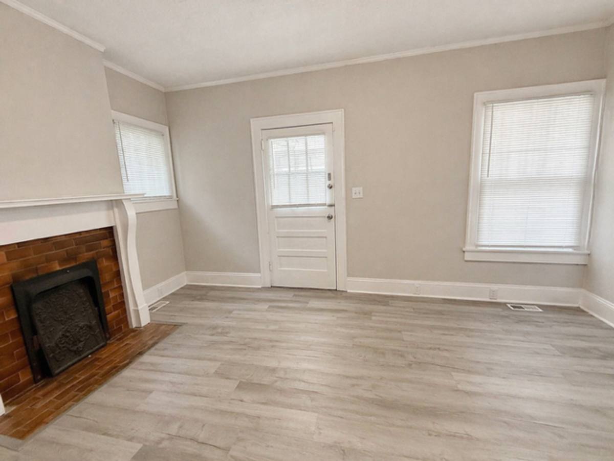 Apartment for rent at 939 941 S Church St, Burlington, NC 27215
