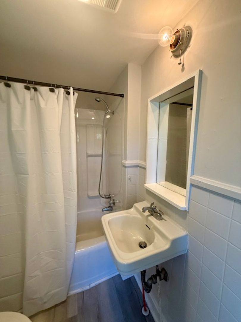 Apartment for rent at 939 941 S Church St, Burlington, NC 27215