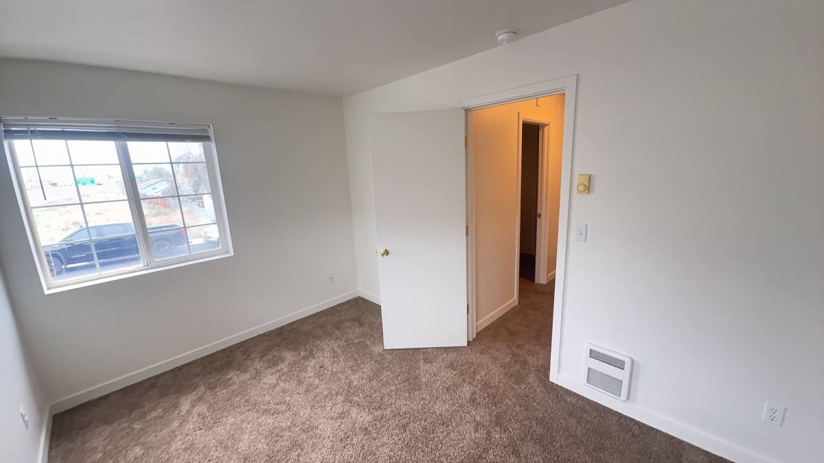 Townhouse for rent at 123 W Antler Ave, Redmond, OR 97756