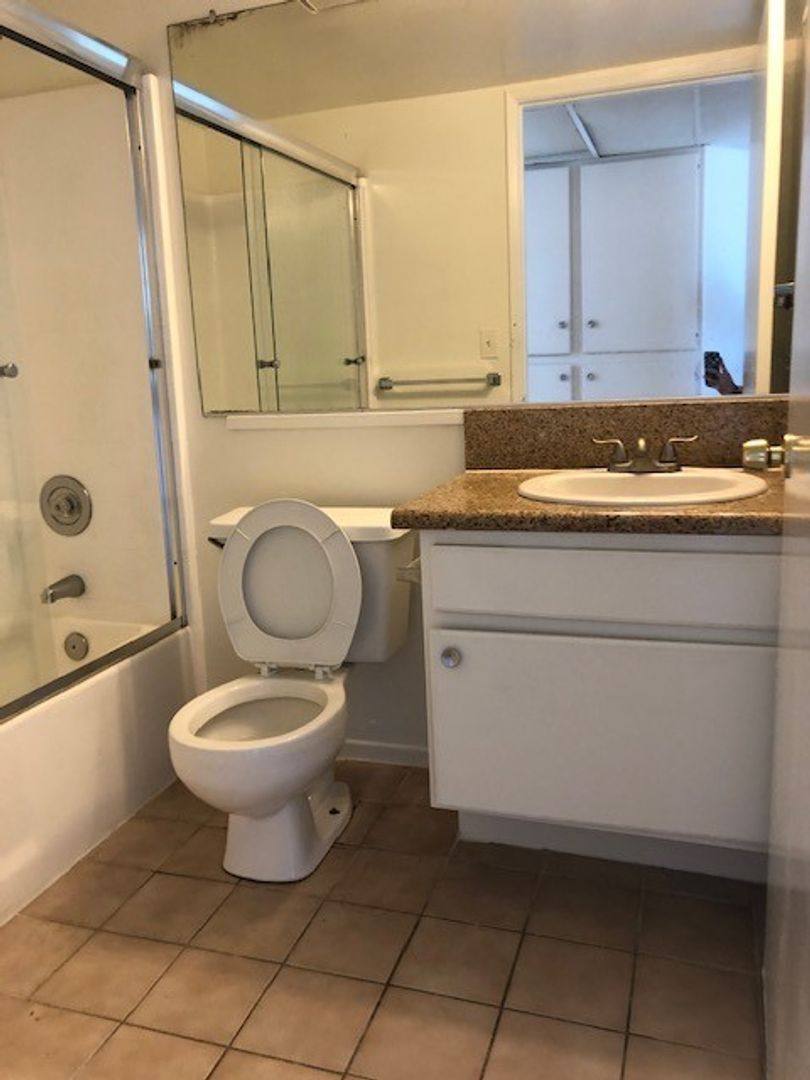 Apartment for rent at 400 S Harvard Blvd, Los Angeles, CA 90020