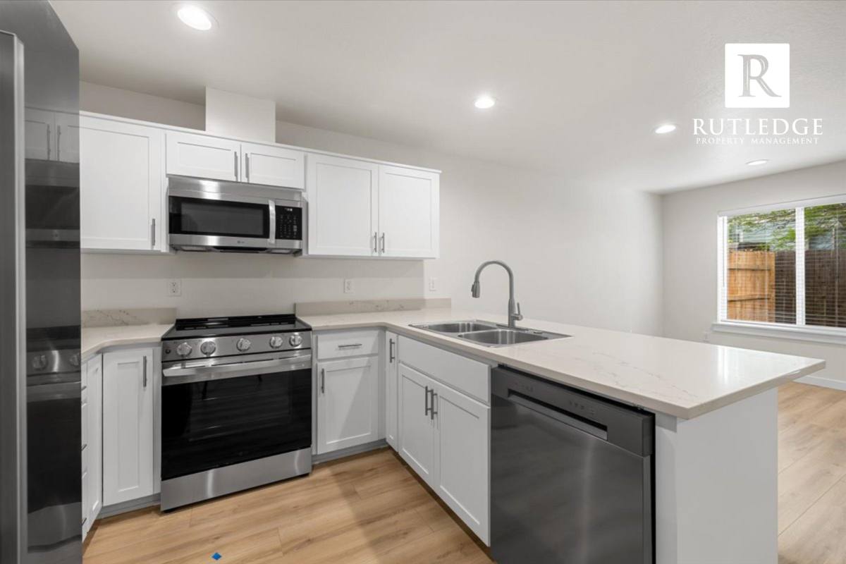 Townhouse for rent at 117 Bailee Way, Eagle Point, OR 97524
