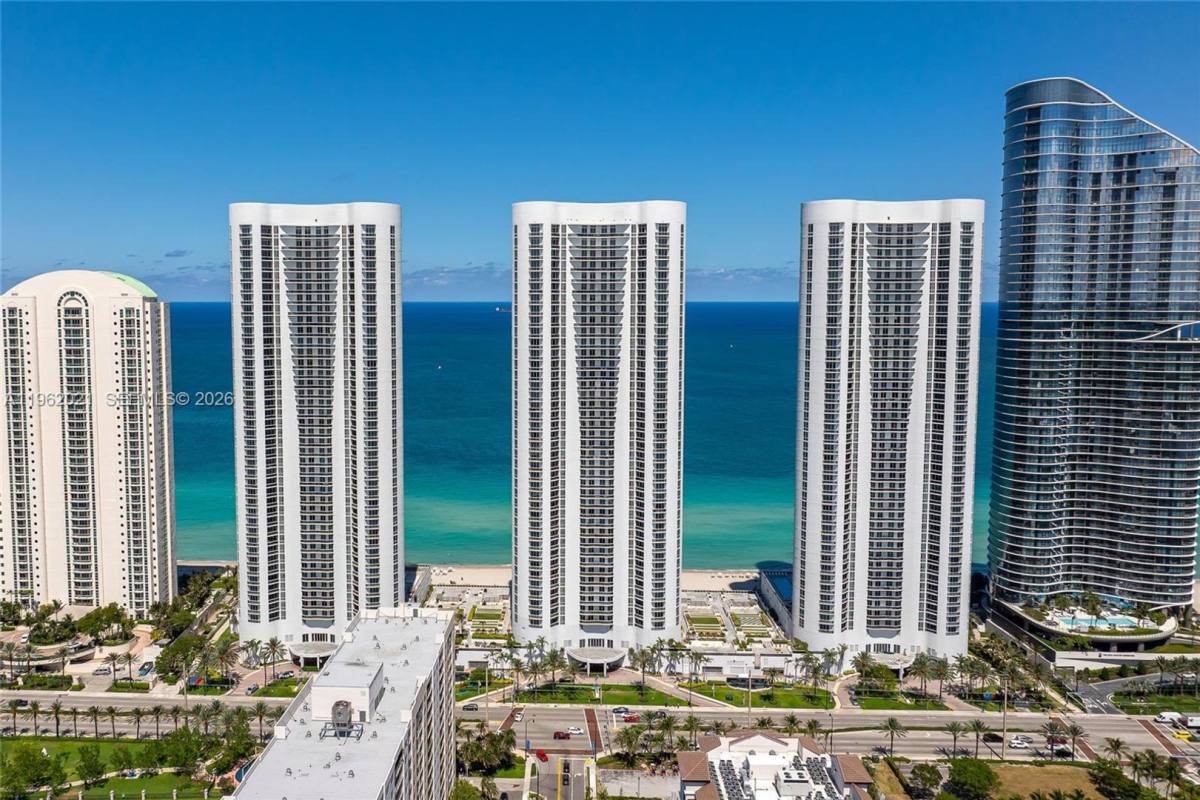 House for rent at 15901 Collins Ave, North Miami Beach, FL 33160