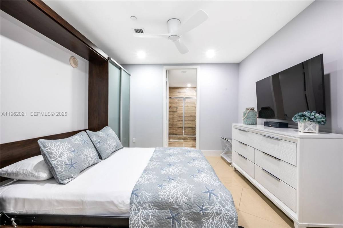House for rent at 15901 Collins Ave, North Miami Beach, FL 33160