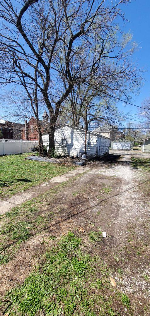 Apartment for rent at 511 S Center, Terre Haute, IN 47807