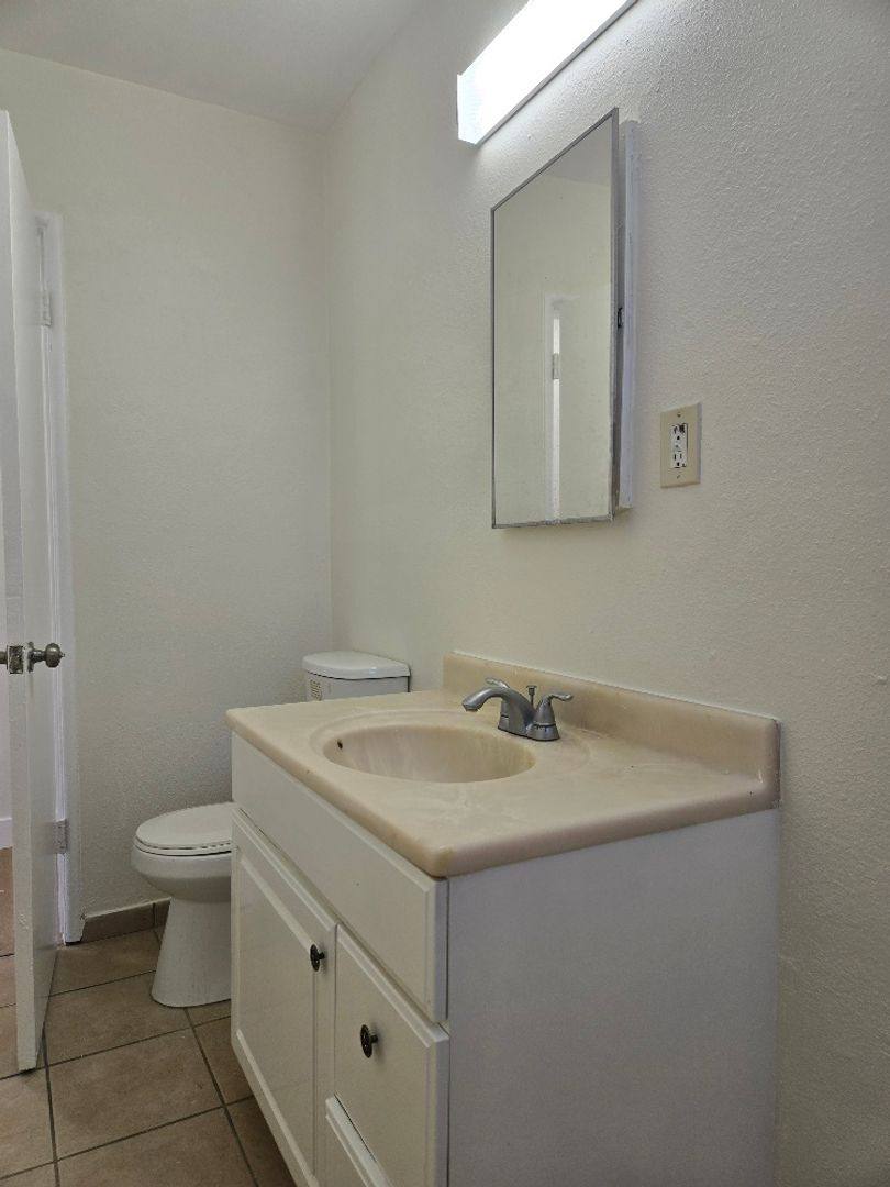 Apartment for rent at 15904 Sherman Way, Van Nuys, CA 91406