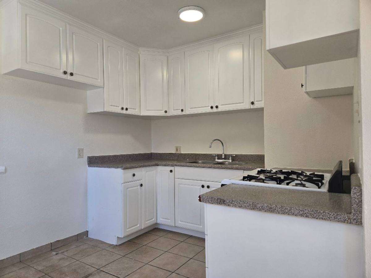 Apartment for rent at 15904 Sherman Way, Van Nuys, CA 91406