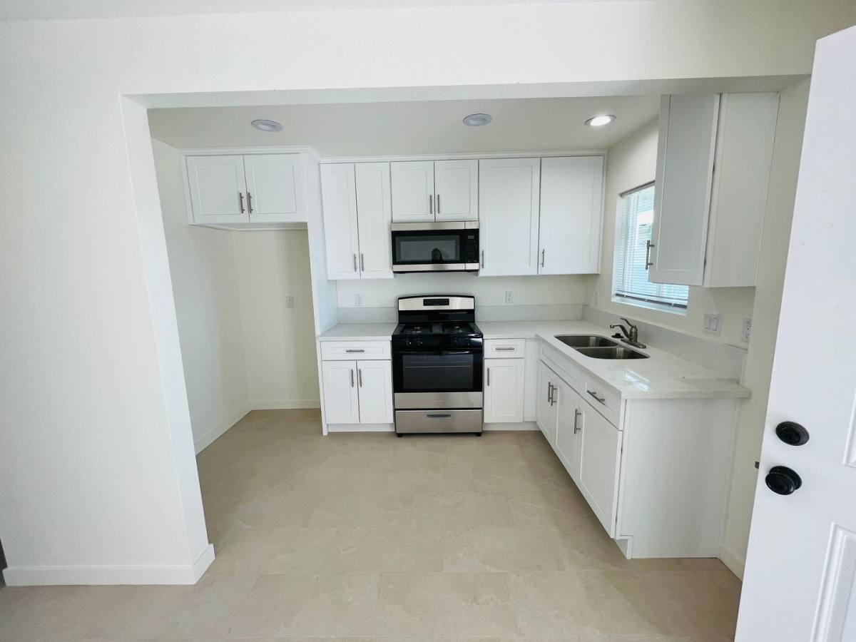 Apartment for rent at 207 W Main St, Barstow, CA 92311