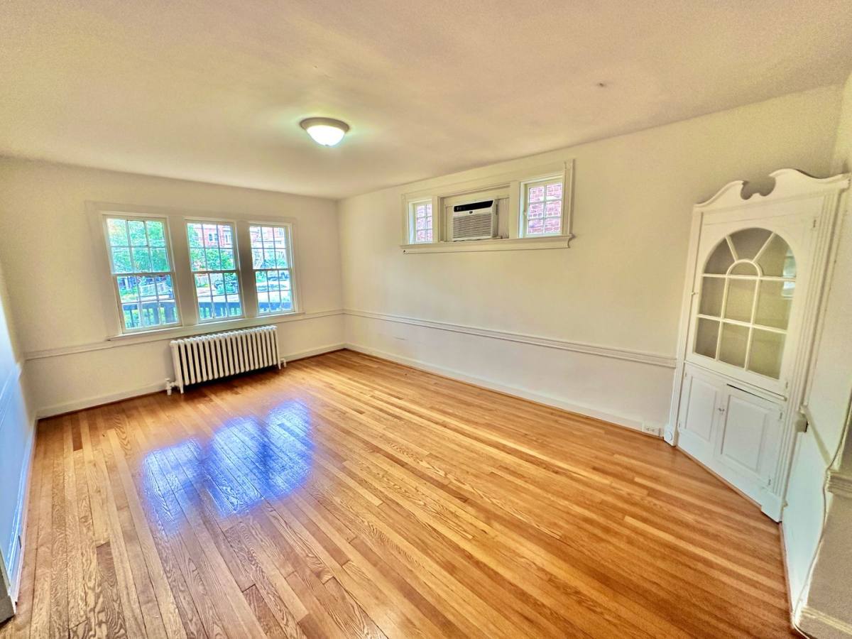 Townhouse for rent at 4422 Greenwich Parkway NW, Washington, DC 20007