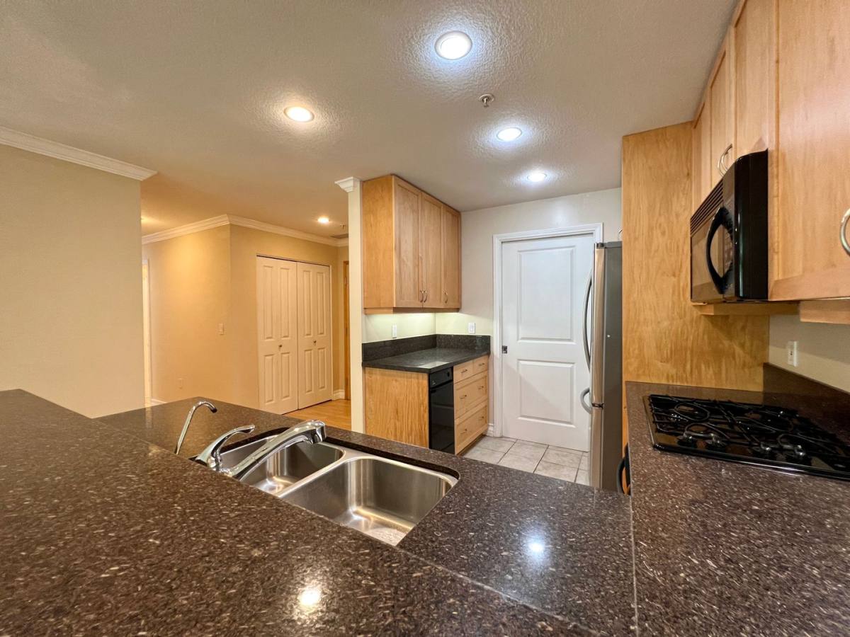 Condo for rent at 850 Beech St, San Diego, CA 92101