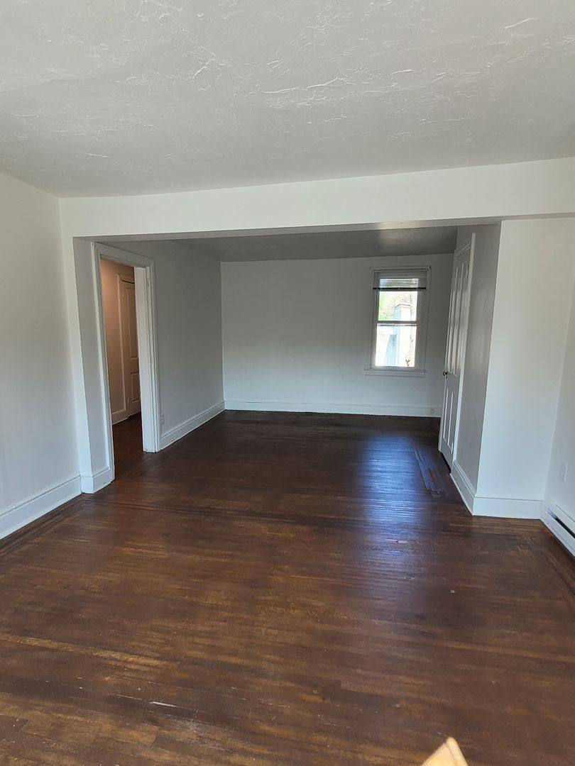 Apartment for rent at 565 W Market St, York, PA 17401