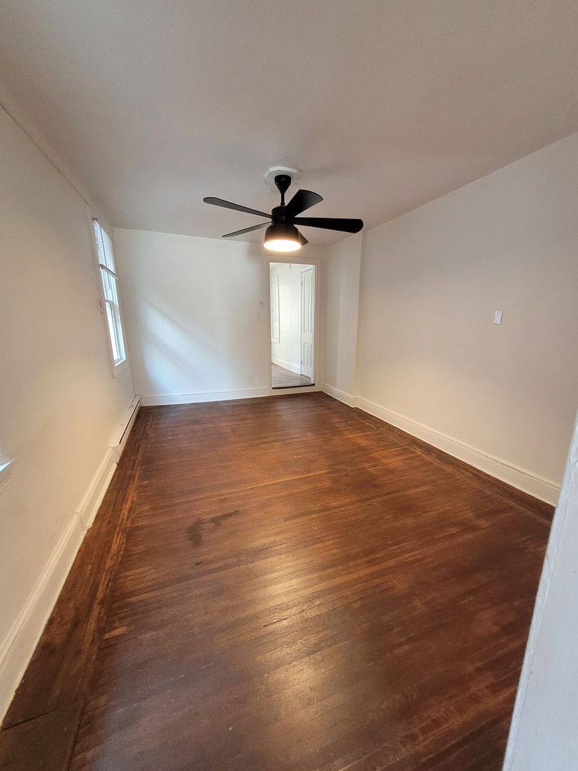 Apartment for rent at 565 W Market St, York, PA 17401