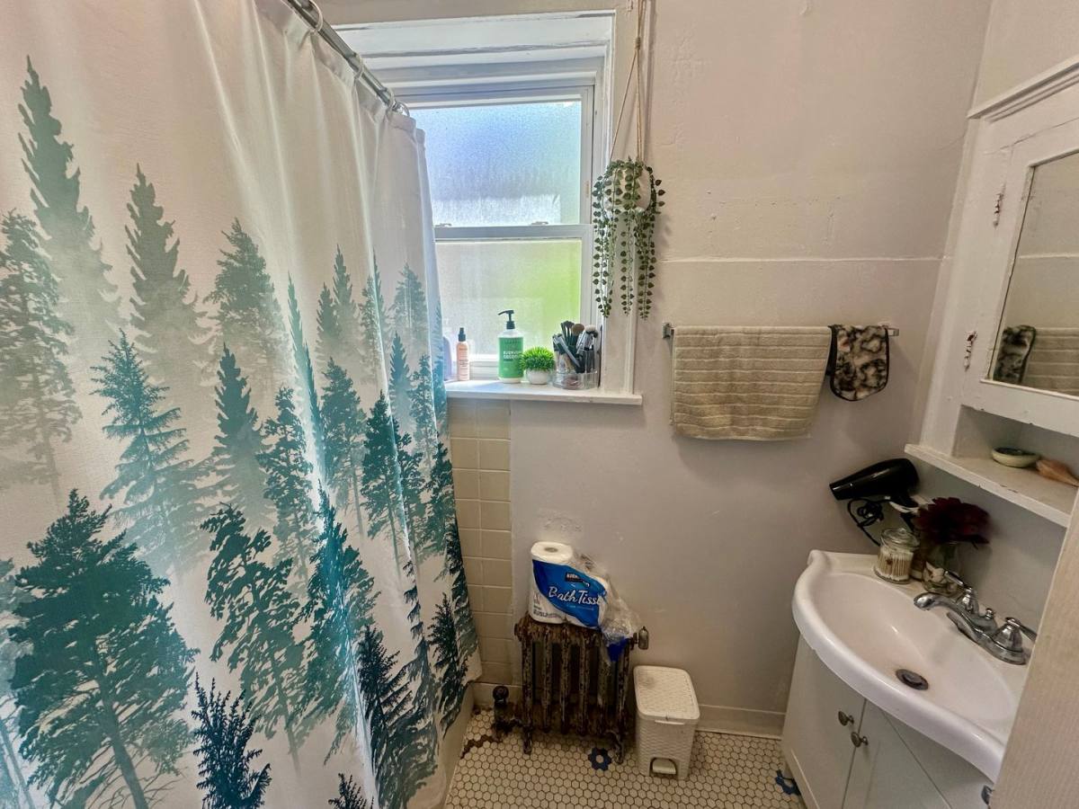 Apartment for rent at 4824 W Addison St, Chicago, IL 60641