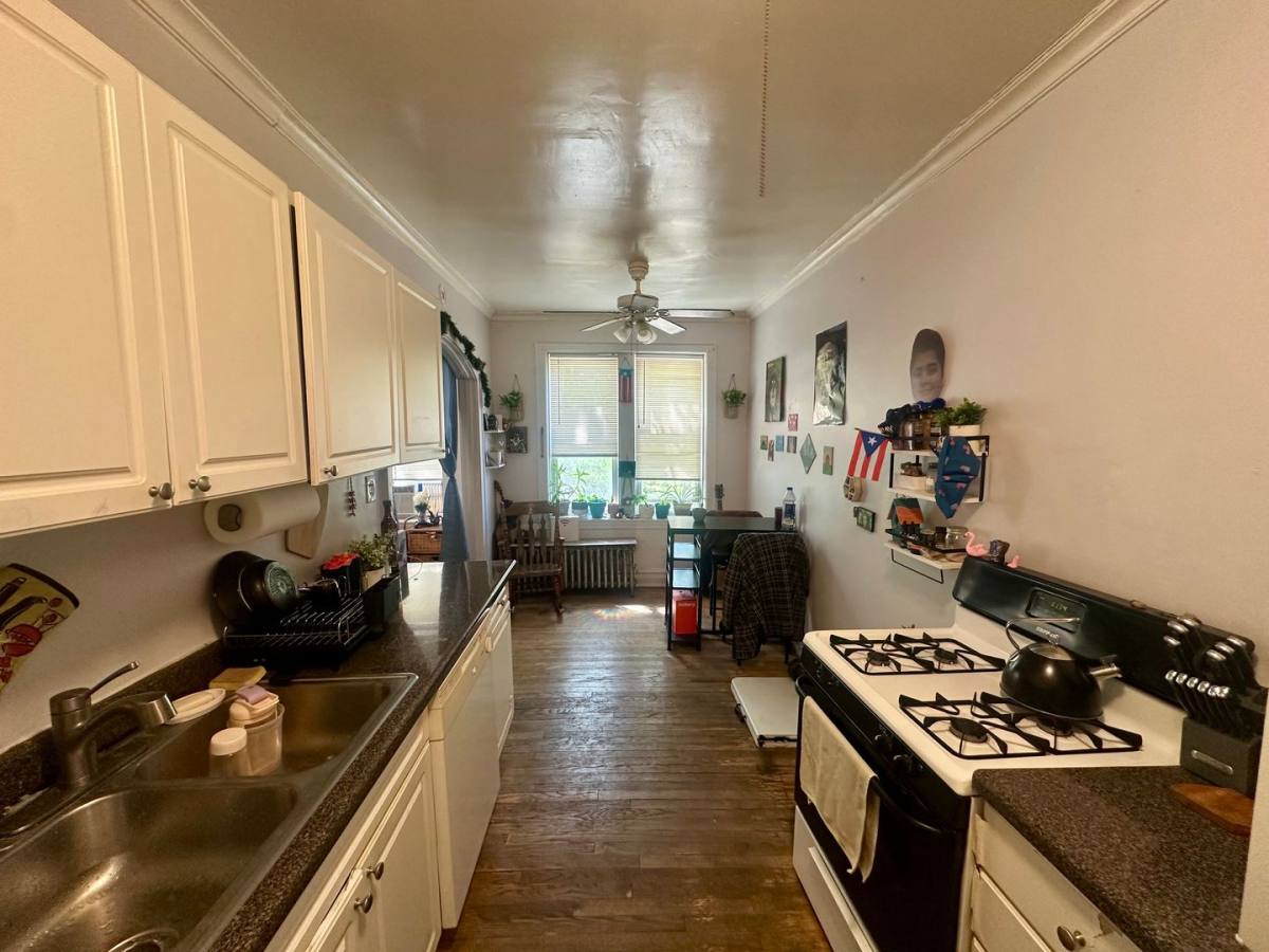 Apartment for rent at 4824 W Addison St, Chicago, IL 60641