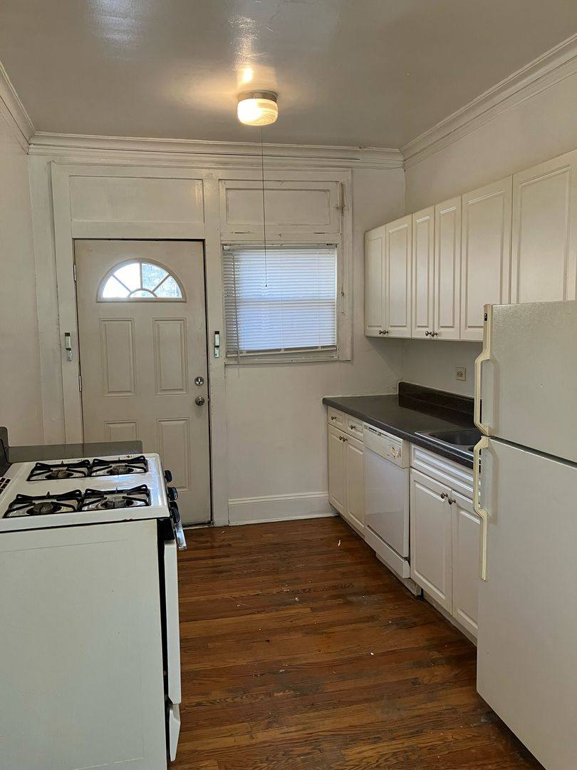 Apartment for rent at 4824 W Addison St, Chicago, IL 60641