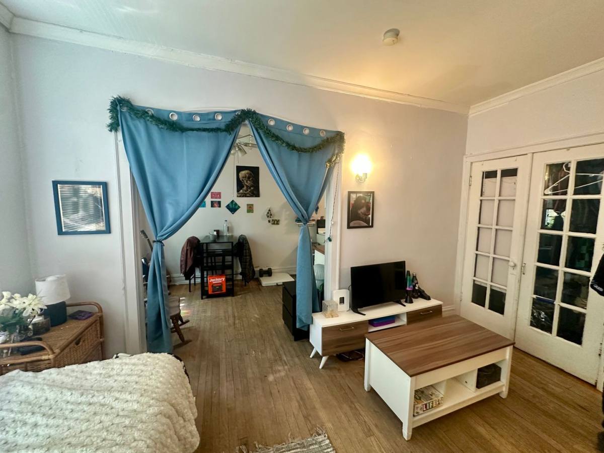 Apartment for rent at 4824 W Addison St, Chicago, IL 60641