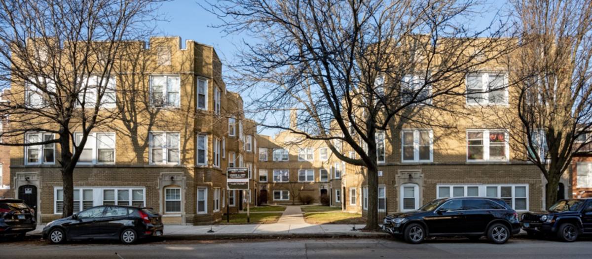 Apartment for rent at 4824 W Addison St, Chicago, IL 60641