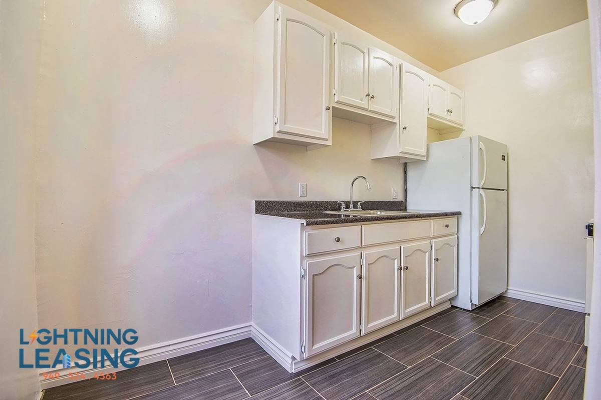 Apartment for rent at 1518 1 2 S Wilton Place #415, Los Angeles, CA 90019