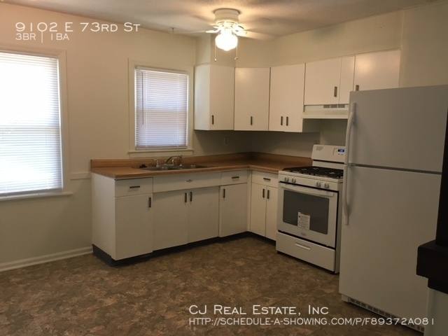 House for rent at 9102 E 73rd St, Kansas City, MO 64133