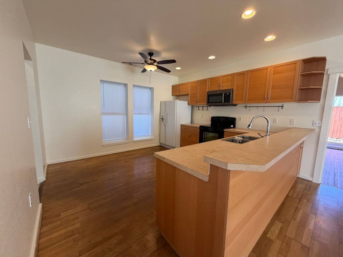 145 SE Mayberry Ave, Corvallis, OR 97333 - House for Rent - Image 3