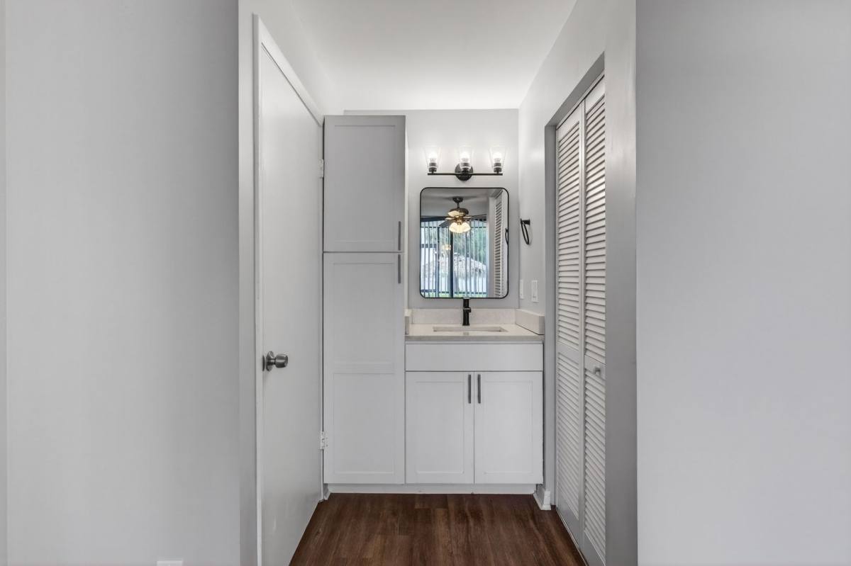 Apartment for rent at 714 Executive Center Dr, West Palm Beach, FL 33401