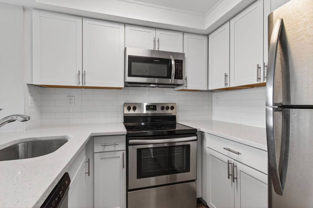 Apartment for rent at 714 Executive Center Dr, West Palm Beach, FL 33401