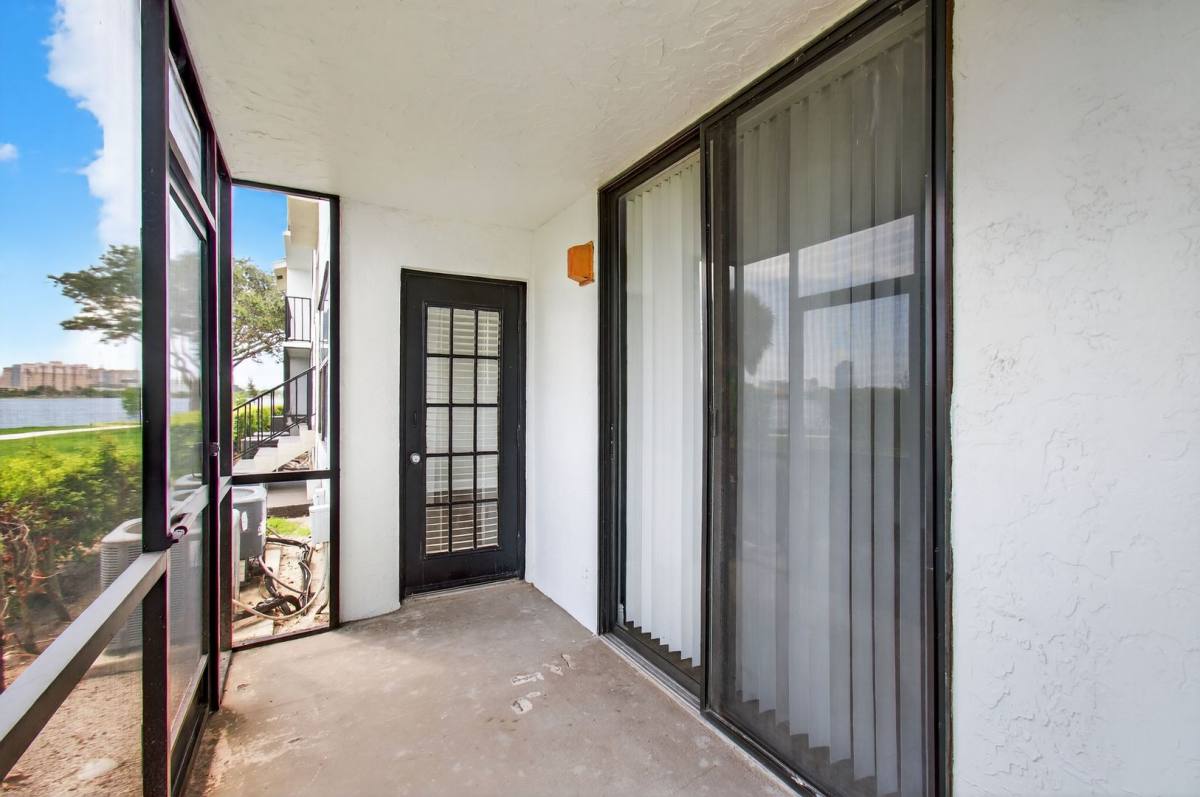 Apartment for rent at 714 Executive Center Dr, West Palm Beach, FL 33401