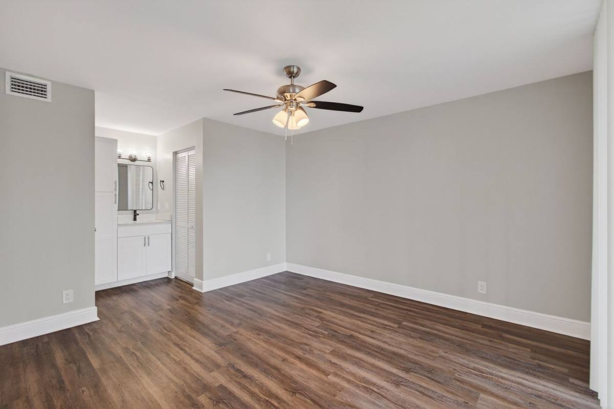 Apartment for rent at 714 Executive Center Dr, West Palm Beach, FL 33401