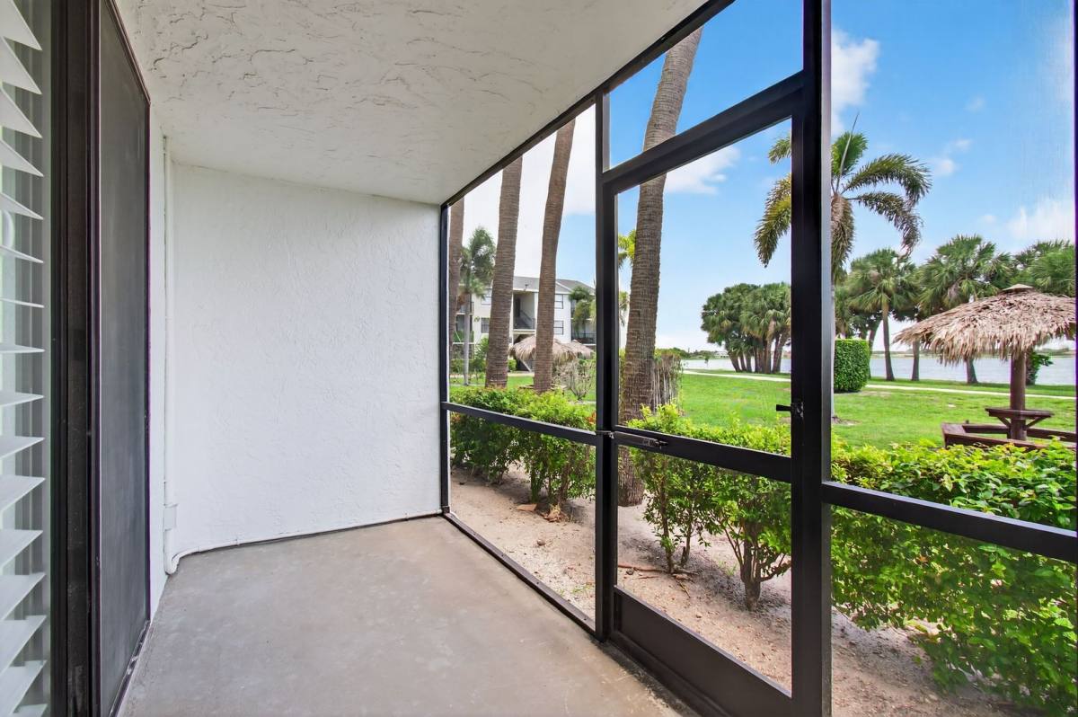 Apartment for rent at 714 Executive Center Dr, West Palm Beach, FL 33401