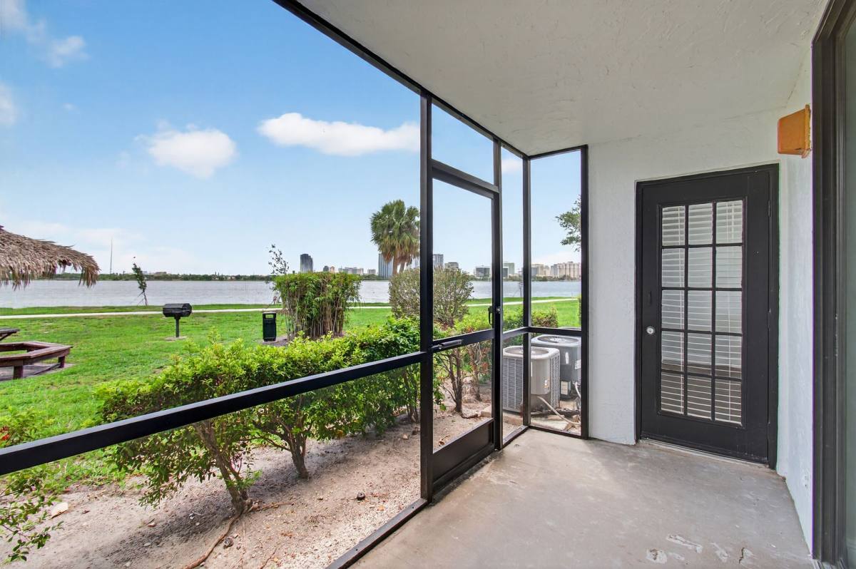Apartment for rent at 714 Executive Center Dr, West Palm Beach, FL 33401