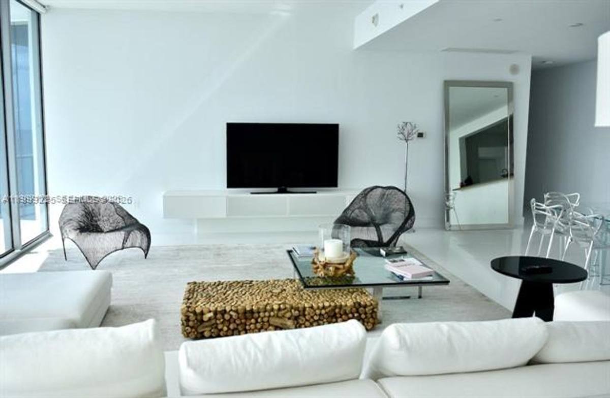 Apartment for rent at 17475 Collins Ave, North Miami Beach, FL 33160