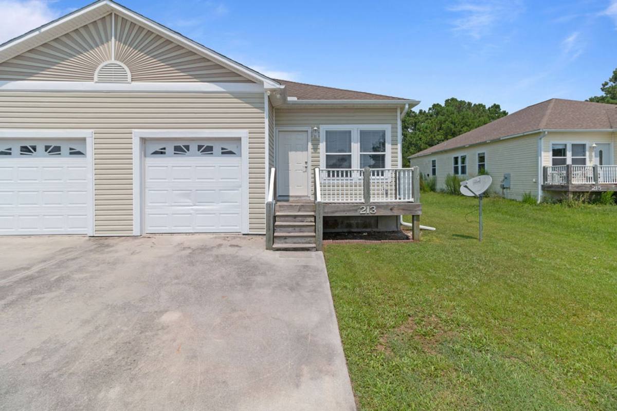 Apartment for rent at 211 213 Lloyd St, Holly Ridge, NC 28445