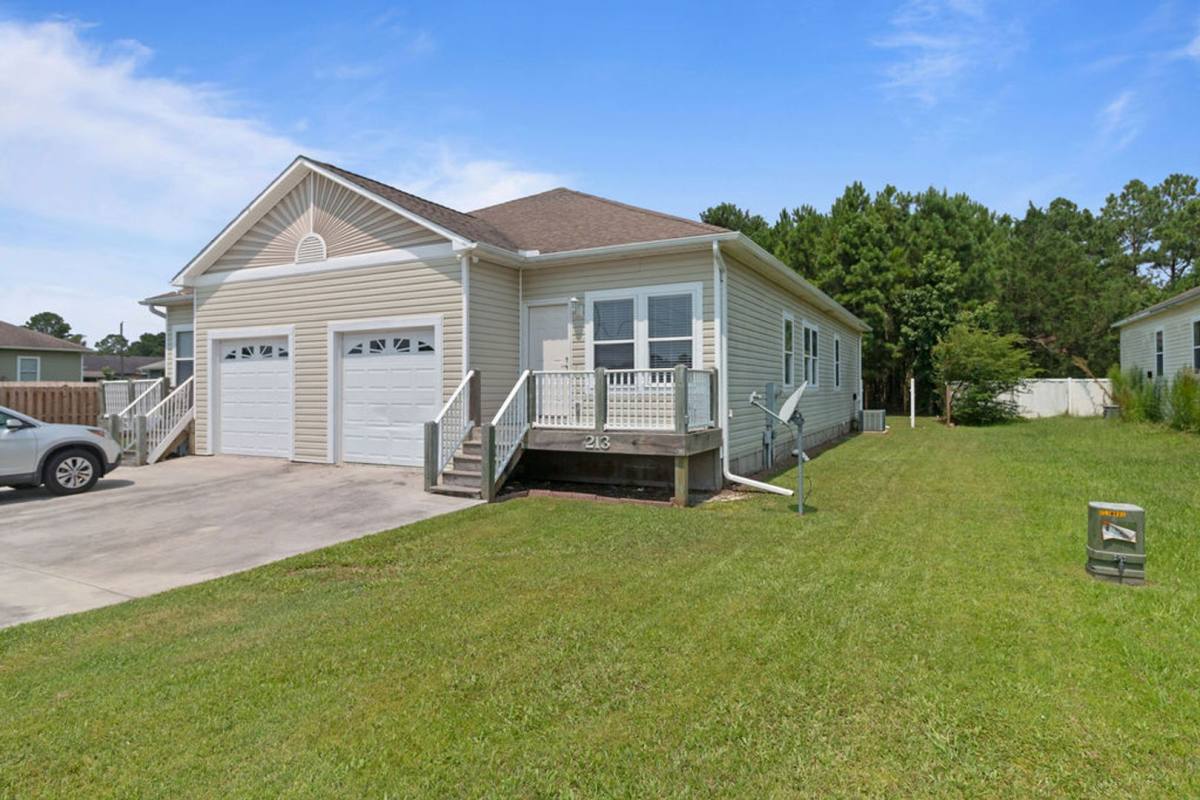 Apartment for rent at 211 213 Lloyd St, Holly Ridge, NC 28445