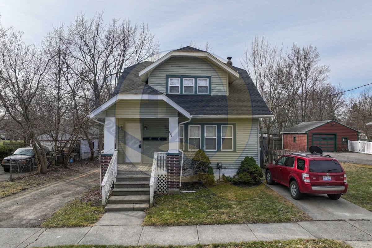 Apartment for rent at 829 Clinton St, Flint, MI 48507