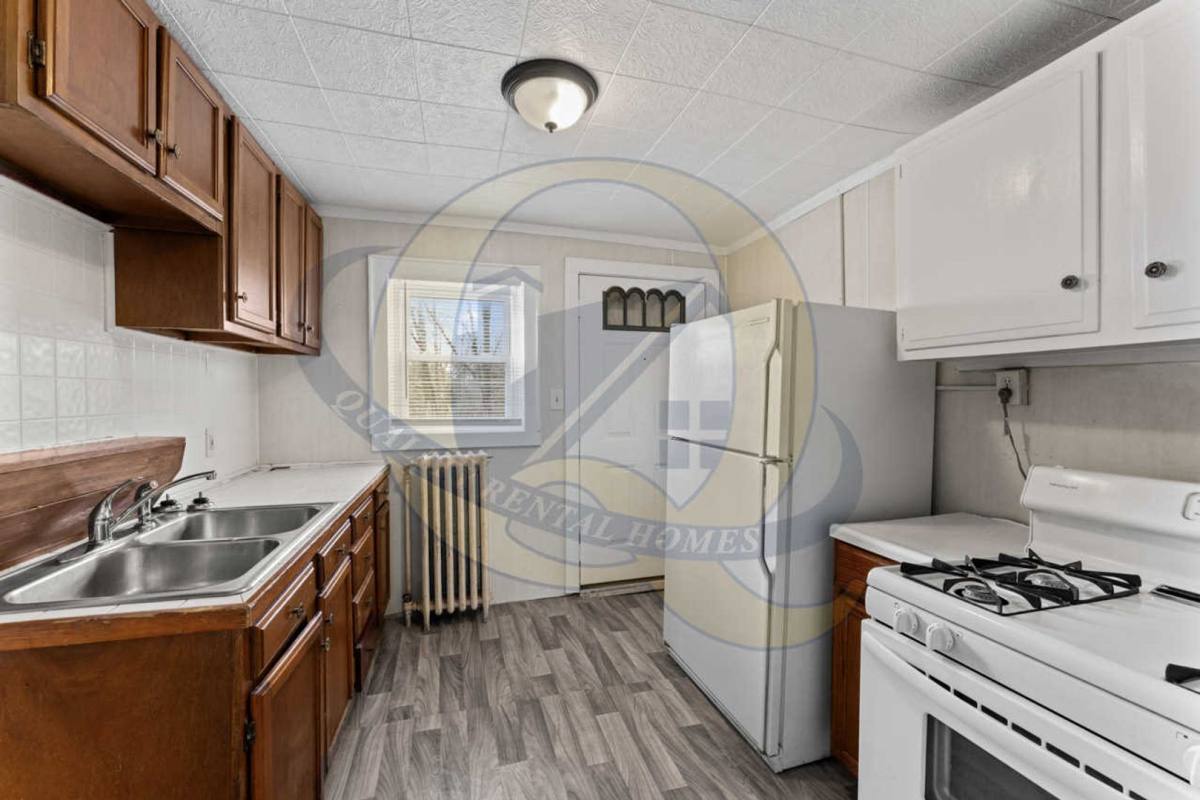 Apartment for rent at 829 Clinton St, Flint, MI 48507