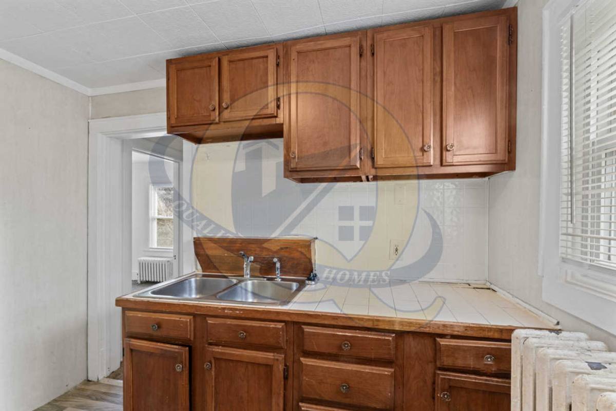 Apartment for rent at 829 Clinton St, Flint, MI 48507